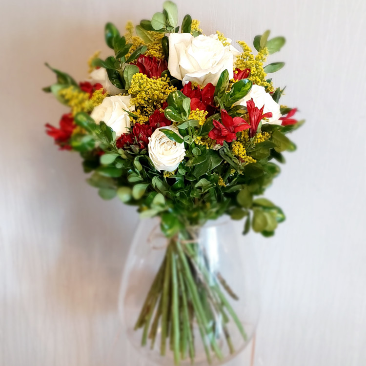 Neat and round bouquet